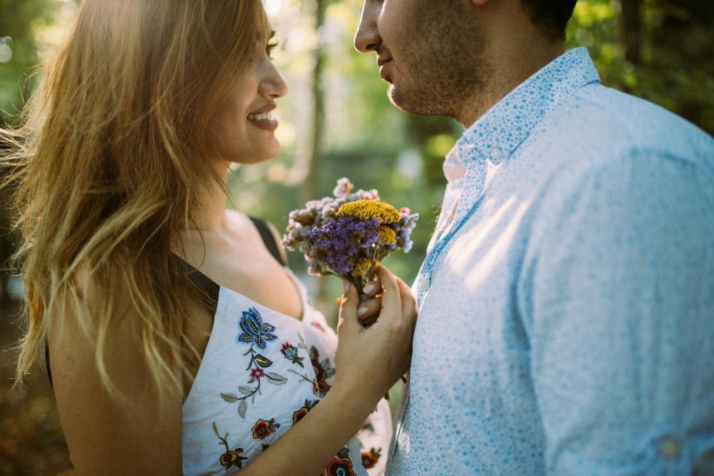 Setting the Scene: Elevate Your Engagement Photoshoot with the Perfect Props